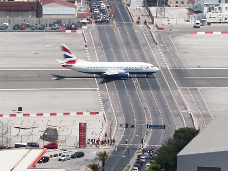 Аэропорт Гибралтара.jpg
